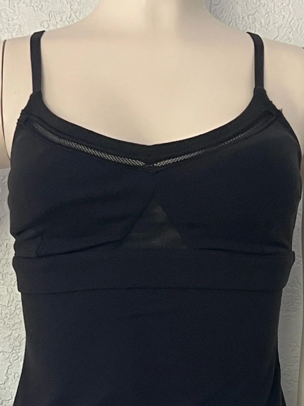 Lululemon Womens 4 Exquisite Tank Black Mesh Strappy Back Built In Bra Yoga